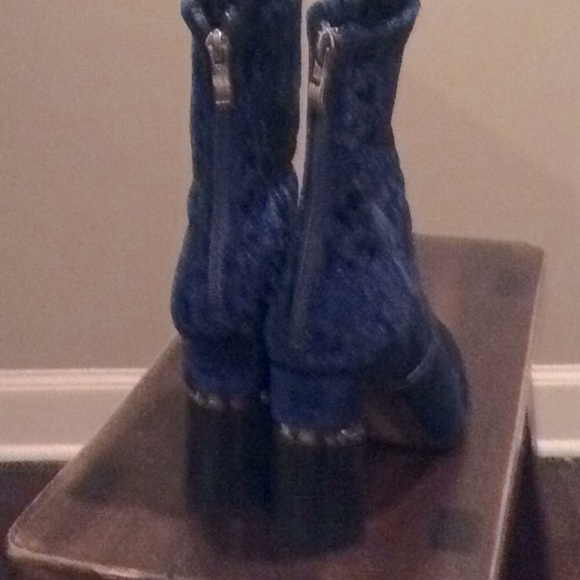 Blue Velvet Booties Sz 8 - Picture 2 of 4